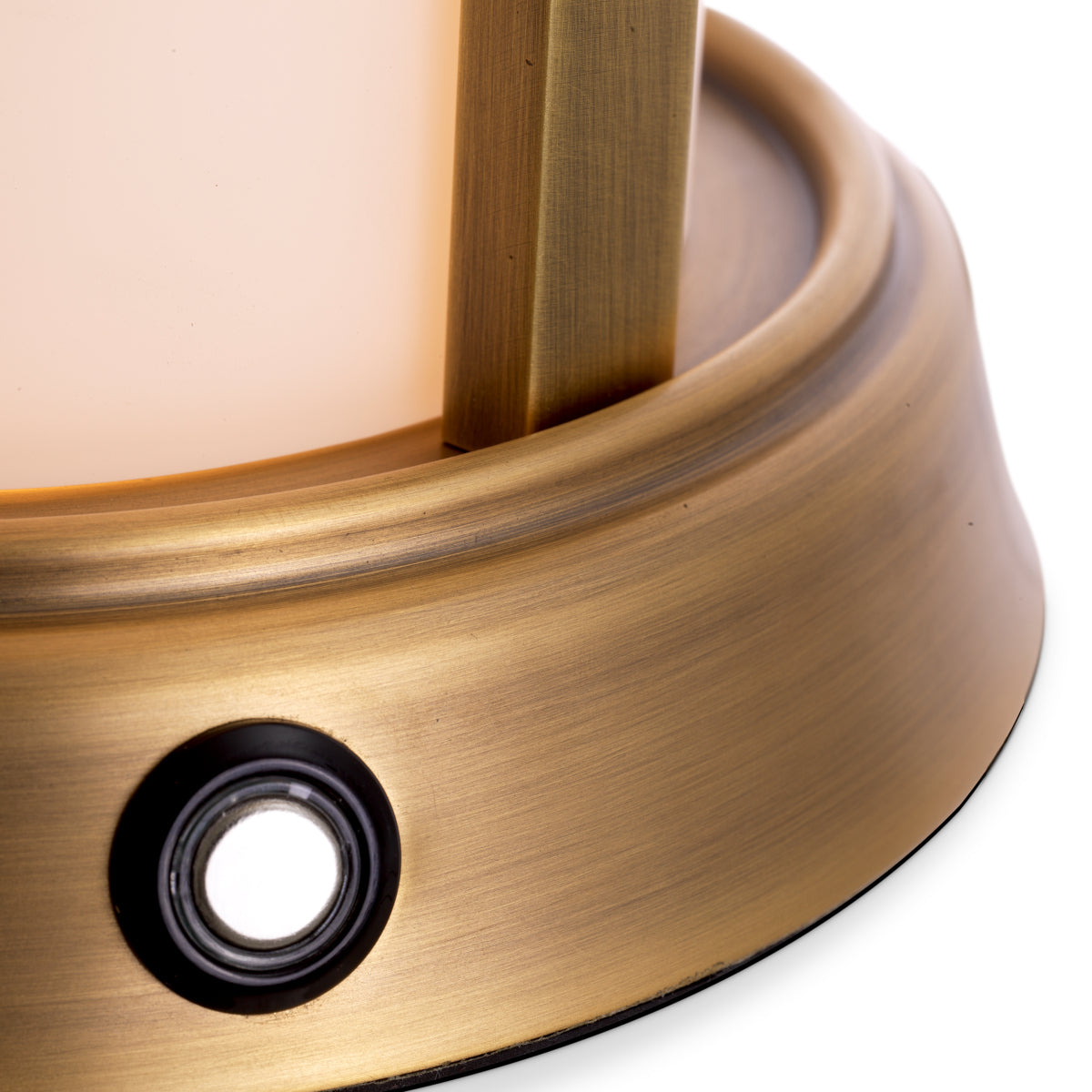 Grand Showroom '25 Outdoor Table Lamp Kyle S