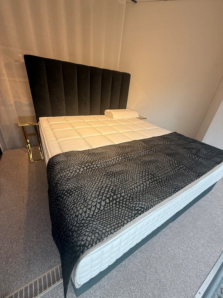 Stripe Vertical Boxspringbett und Duchess Matratze in 180x200